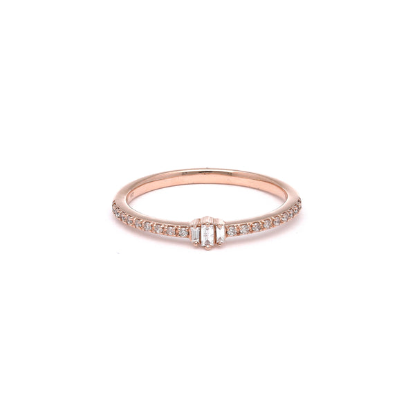 Anillo diseño especial con diamantes en oro rosa 14 kilates.
