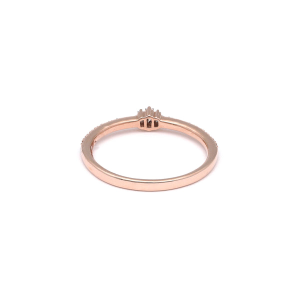 Anillo diseño especial con diamantes en oro rosa 14 kilates.