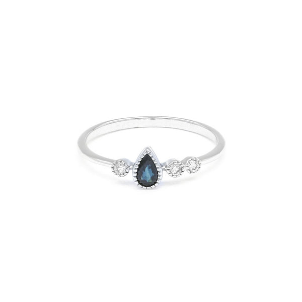Anillo diseño especial con diamantes y zafiro en oro blanco 14 kilates.