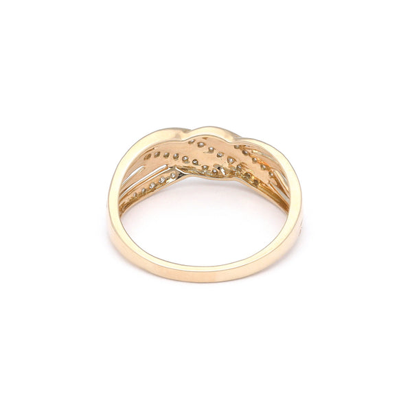 Anillo calado con diamantes en oro amarillo 14 kilates.