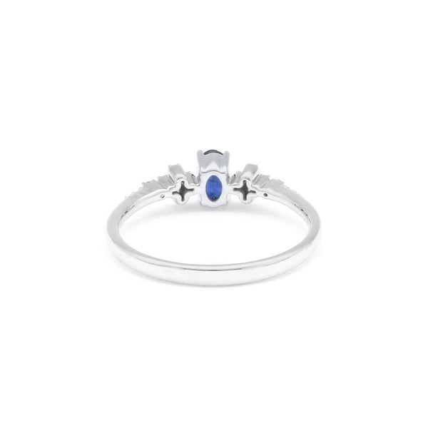 Anillo diseño especial con diamantes y zafiros en oro amarillo 14 kilates.