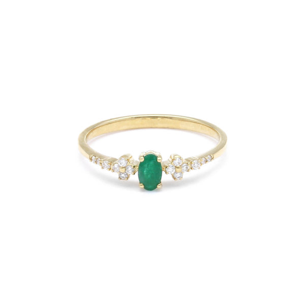 Anillo diseño especial con diamantes y esmeralda en oro amarillo 14 kilates.