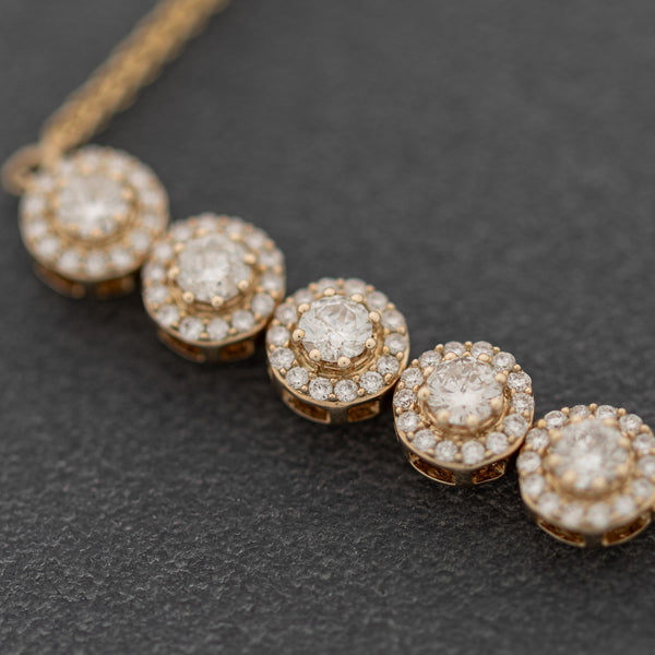 Pulsera eslabón tejido con aplicaciones y diamantes en oro amarillo 14 kilates.