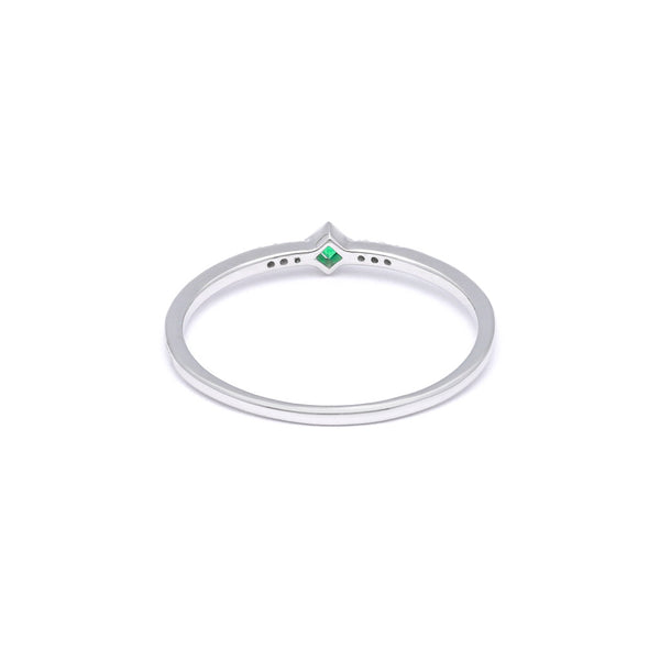 Anillo diseño especial con diamantes y esmeralda en oro blanco 14 kilates.