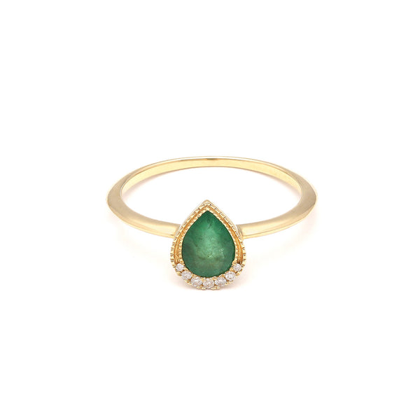 Anillo diseño especial con diamantes y esmeralda en oro amarillo 14 kilates.