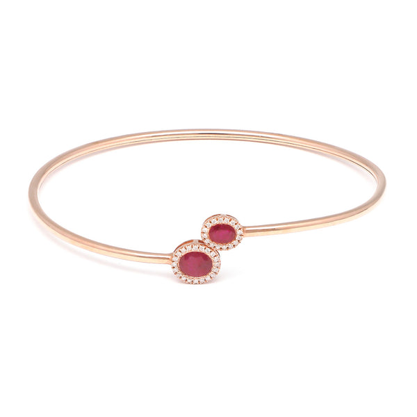 Pulsera de arillo abierta con diamantes y rubíes en oro rosa 14 kilates.