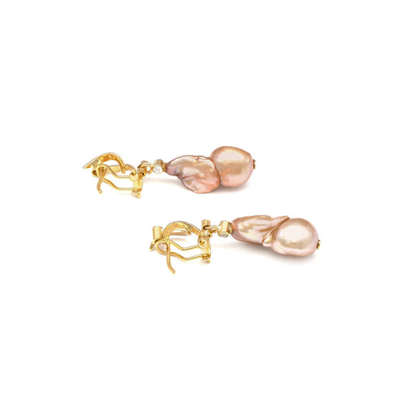 Aretes diseño especial con perlas y circonias en oro amarillo 14 kilates.