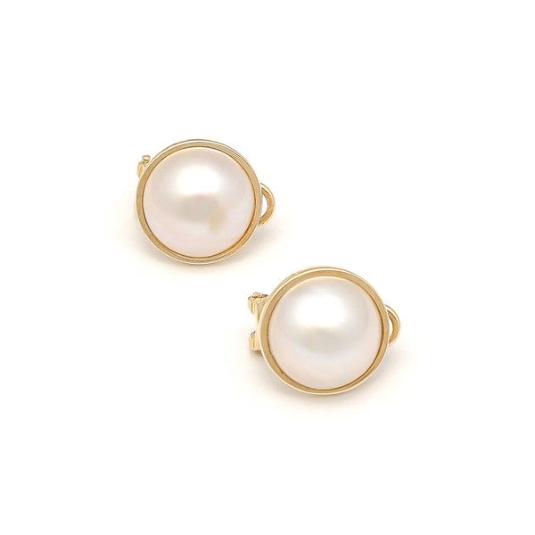 Aretes diseño especial con medias perlas en oro amarillo 14 kilates.