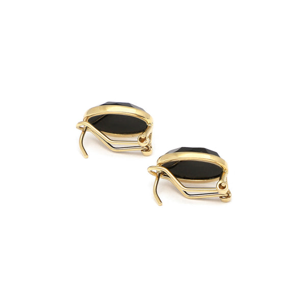 Aretes diseño especial con ónix en oro amarillo 14 kilates.