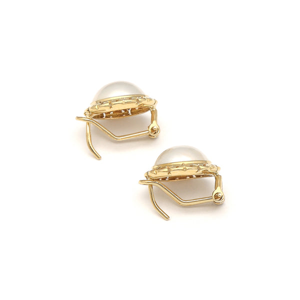 Aretes calados con medias perlas en oro amarillo 14 kilates.