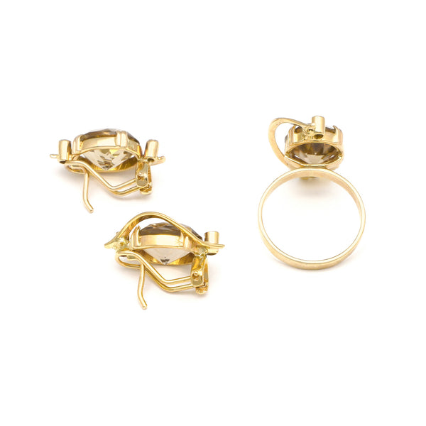 Juego anillo y aretes ondulados con topacios y circonias en oro amarillo 14 kilates.