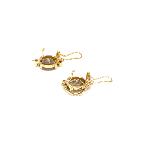 Juego anillo y aretes ondulados con topacios y circonias en oro amarillo 14 kilates.