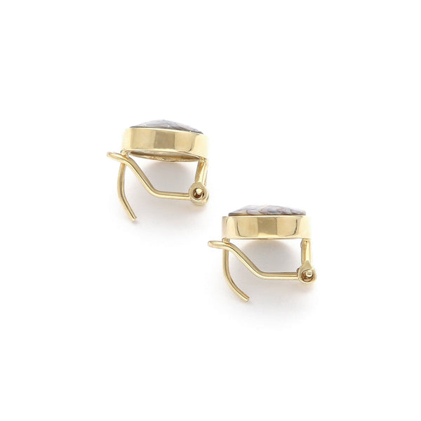 Aretes diseño especial con madre perla en oro amarillo 14 kilates.