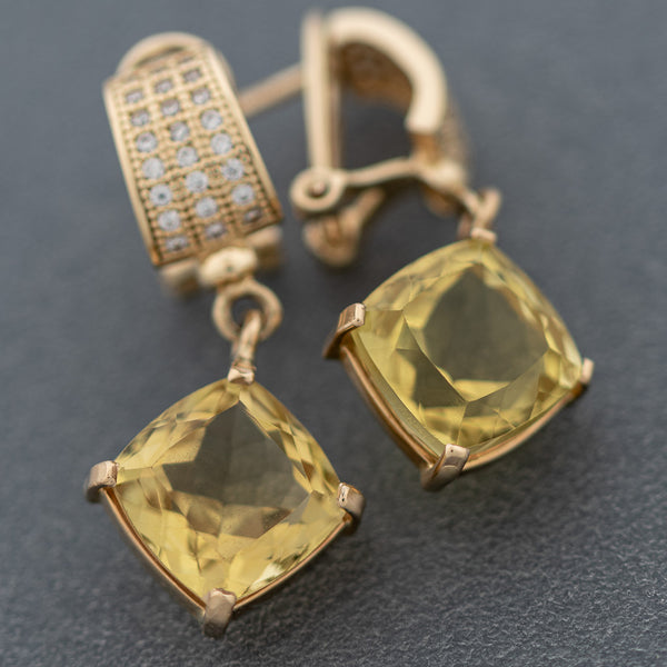 Aretes diseño especial con colgante de citrinos y circonias en oro amarillo 14 kilates.