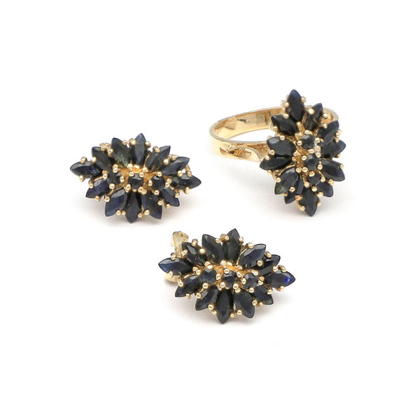 Juego anillo y aretes diseño especial con zafiros en oro amarillo 14 kilates.