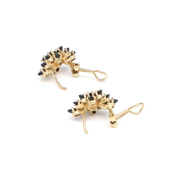 Juego anillo y aretes diseño especial con zafiros en oro amarillo 14 kilates.