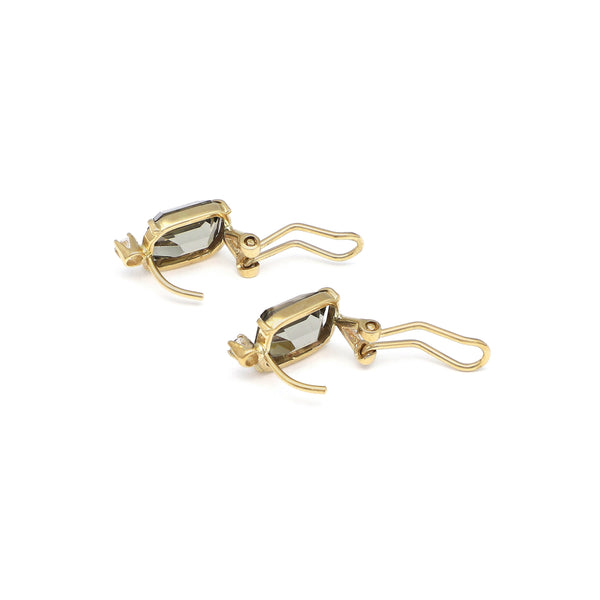 Juego de anillo y aretes diseño especial con circonia y topacio en oro amarillo 14 kilates.