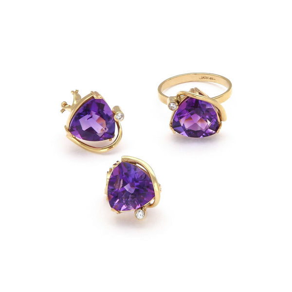 Juego de aretes y anillo diseño especial con amatistas y circonias en oro amarillo 14 kilates.