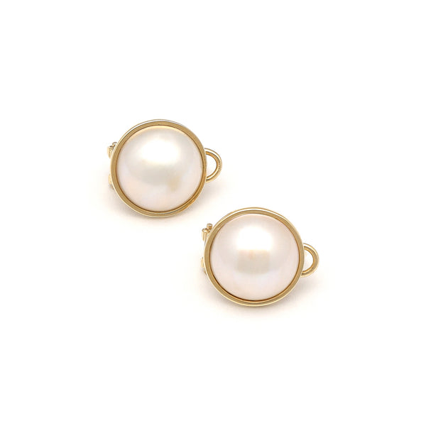 Aretes diseño especial con medias perlas en oro amarillo 14 kilates.