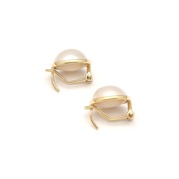 Aretes diseño especial con medias perlas en oro amarillo 14 kilates.