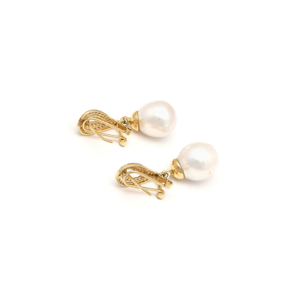 Aretes diseño especial con colgantes, perlas y circonias en oro amarillo 14 kilates.