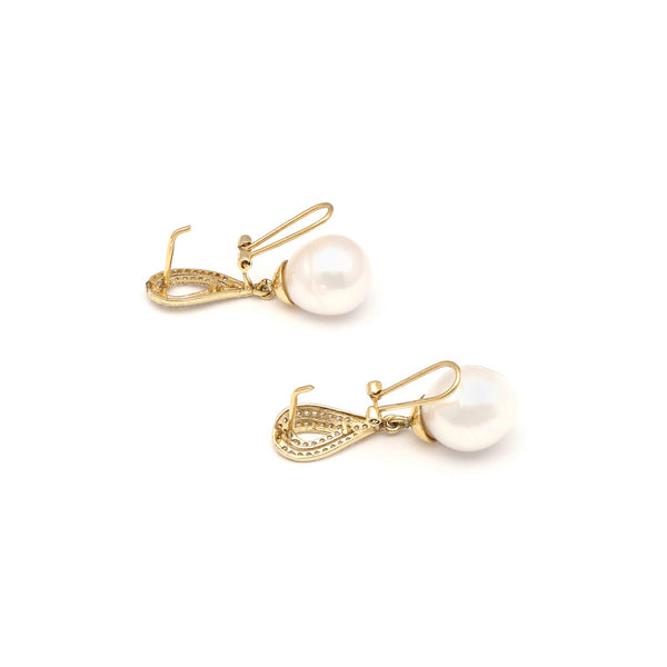 Aretes diseño especial con colgantes, perlas y circonias en oro amarillo 14 kilates.