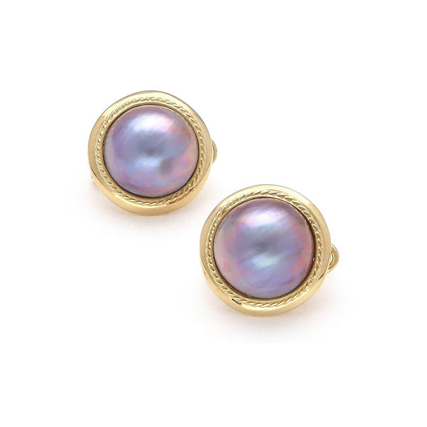 Aretes diseño especial con media perla en oro amarillo 14 kilates.