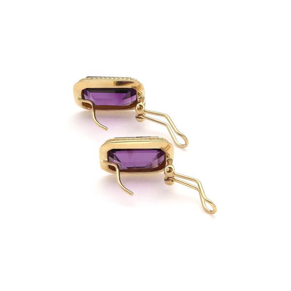 Juego de artes y anillo diseño especial con amatistas en oro amarillo 14 kilates.