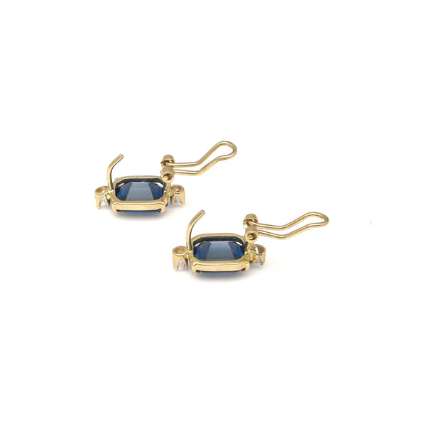Juego de anillo y aretes diseño especial con circonia y London blue en oro amarillo 14 kilates.