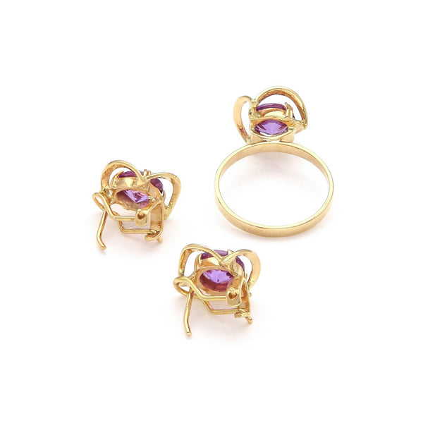 Juego anillo y aretes calados con alejandrinas en oro amarillo 14 kilates.