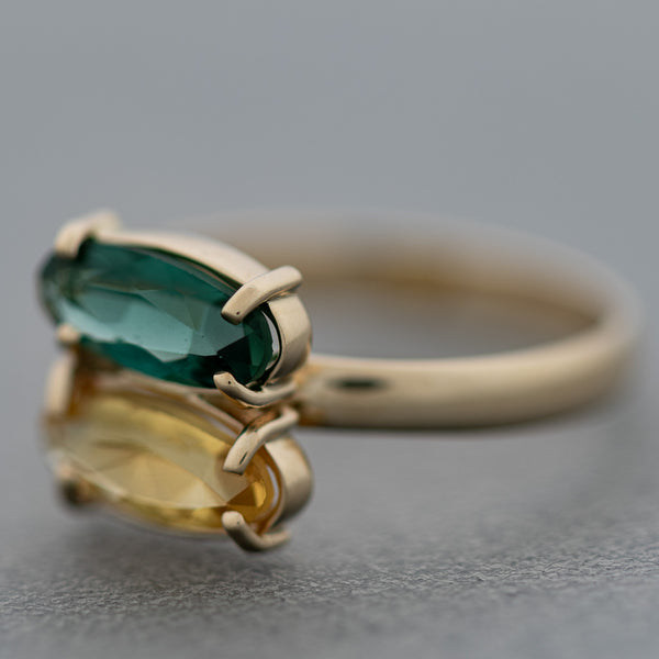 Juego de anillo y aretes diseño especial con citrino y cuarzo en oro amarillo 14 kilates.