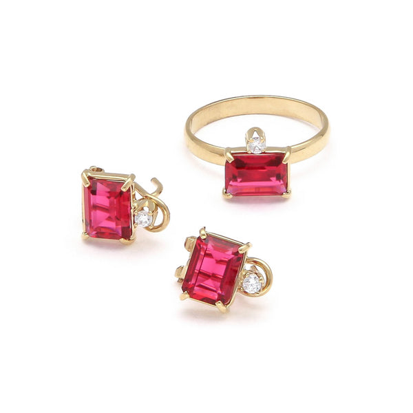 Juego anillo y aretes diseño especial con Rubíes y circonias en oro amarillo 14 kilates.