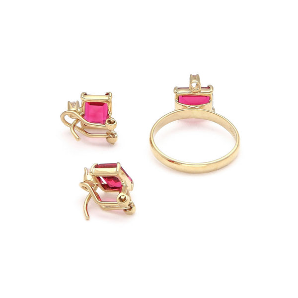 Juego anillo y aretes diseño especial con Rubíes y circonias en oro amarillo 14 kilates.