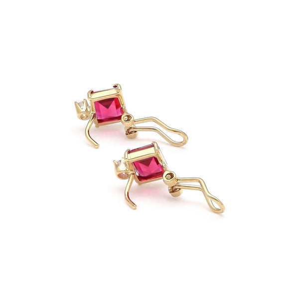 Juego anillo y aretes diseño especial con Rubíes y circonias en oro amarillo 14 kilates.