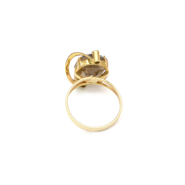 Anillo diseño especial con topacio y circonias en oro amarillo 14 kilates.