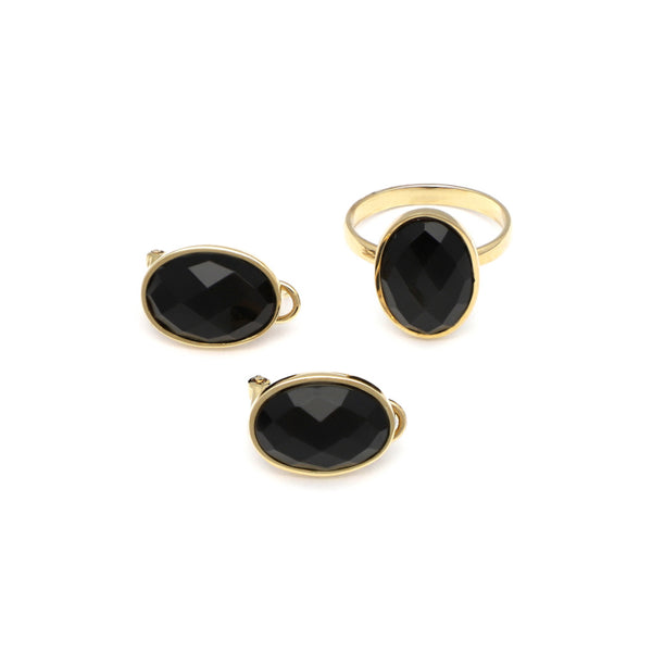 Juego de anillo y aretes con onix en oro amarillo 14 kilates.