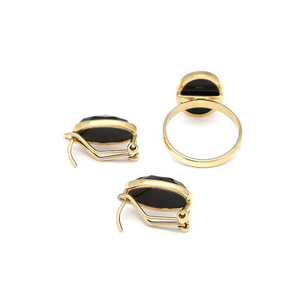 Juego de anillo y aretes con onix en oro amarillo 14 kilates.