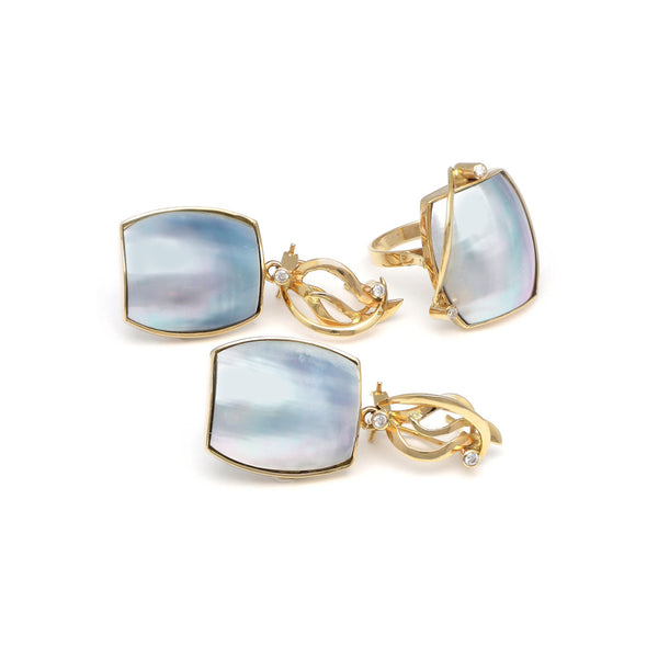 Juego anillo y aretes diseño especial con colgantes de osmeñas y circonias en oro amarillo 14 kilates.