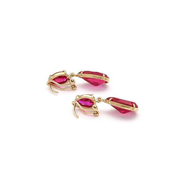 Aretes diseño especial con colgantes y rubíes en oro amarillo 14 kilates.
