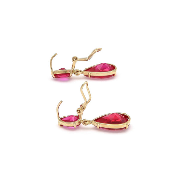 Aretes diseño especial con colgantes y rubíes en oro amarillo 14 kilates.