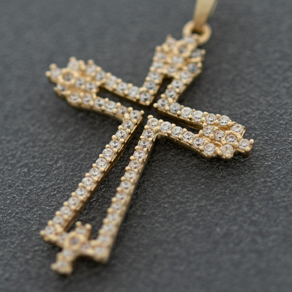 Cruz diseño especial con circonias en oro amarillo 14 kilates.