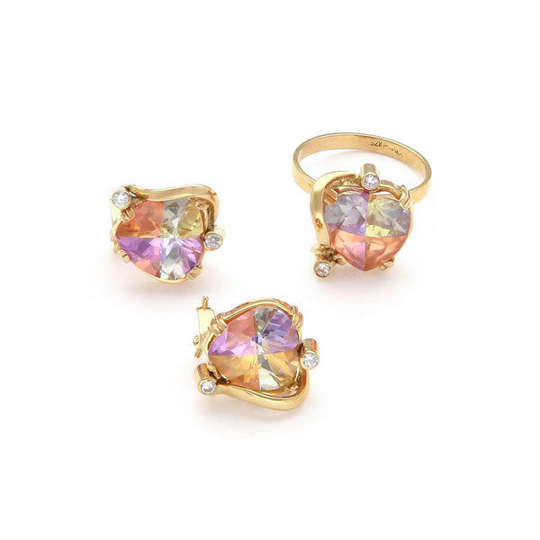 Juego anillo y aretes diseño especial con topacios y circonias en oro amarillo 14 kilates.