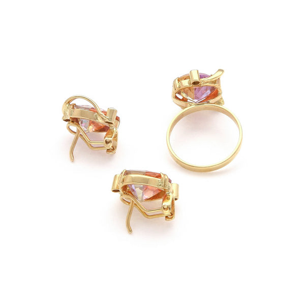 Juego anillo y aretes diseño especial con topacios y circonias en oro amarillo 14 kilates.