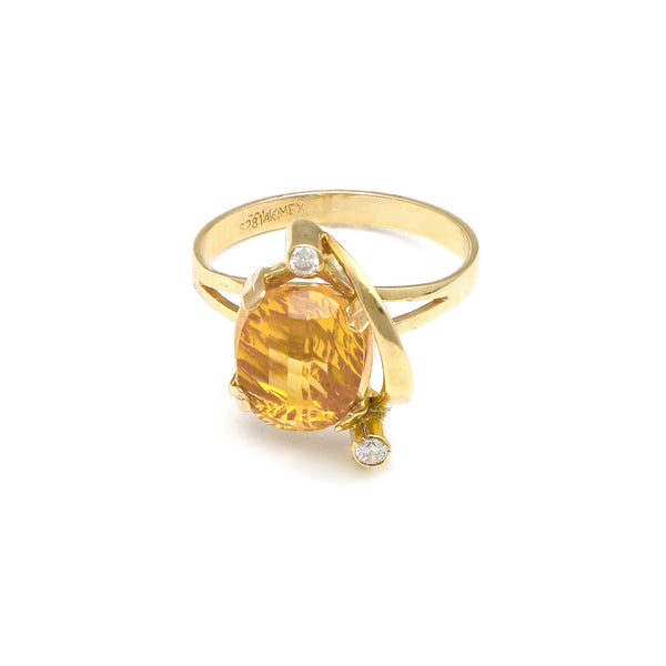 Anillo diseño especial con citrino y circonias en oro amarillo 14 kilates.