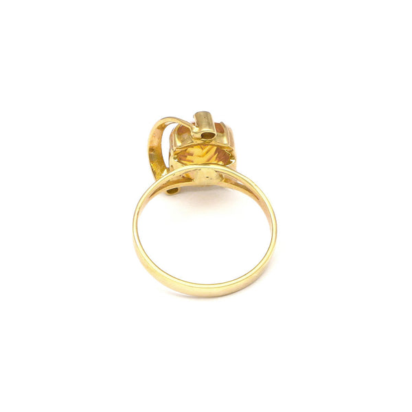 Anillo diseño especial con citrino y circonias en oro amarillo 14 kilates.
