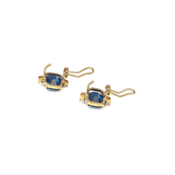 Juego de anillo y aretes diseño especial con blue London y circonias en oro amarillo 14 kilates.
