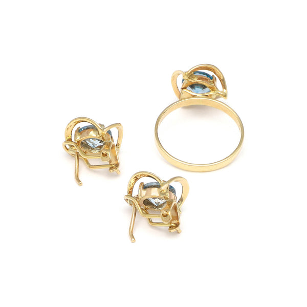 Juego de anillo y aretes calados con aguamarina en oro amarillo 14 kilates.