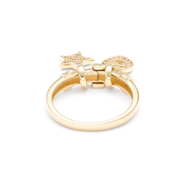 Anillo diseño especial con colgantes motivo corazón y estrella con circonias en oro amarillo 14 kilates.