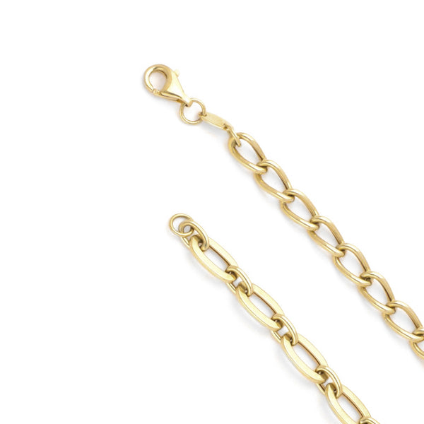 Pulsera eslabón combinado con colgantes motivo corazón y trébol en oro amarillo 14 kilates.