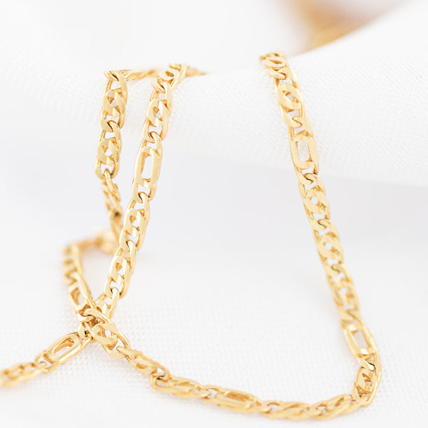 Collar eslabón nudo egipcio en oro amarillo 14 kilates.